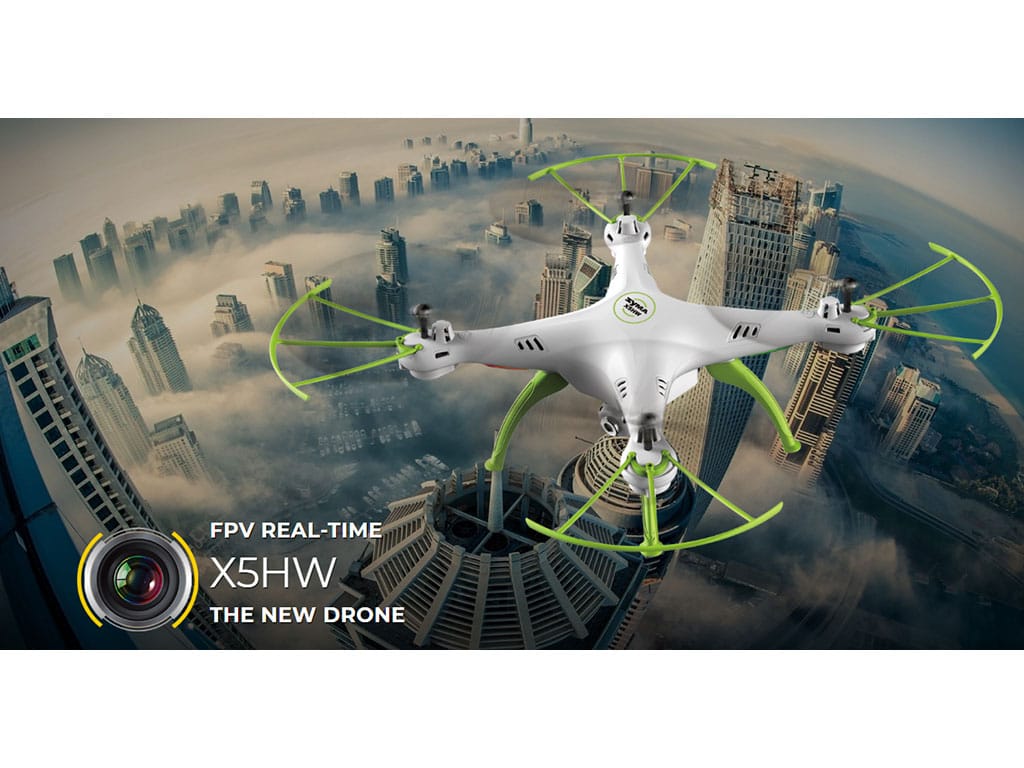 Mavic 2 в полете. квадрокоптер в горах. летающий коптер. дроны компьютерное зрение. квадрокоптер в полете.